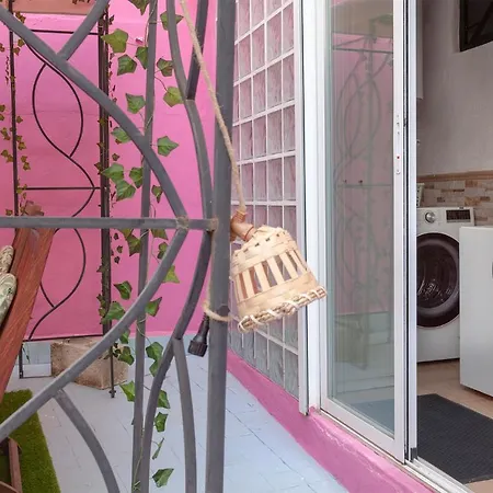 Daire Artsy Large Getaway - 2 Bedroom W Huge Patio - Great For Families And Digital Nomads Valensiya