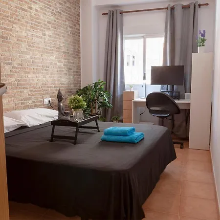 Luxury Artistic Digital Nomad 2 Bedroom W/terrace Apartment Valencia