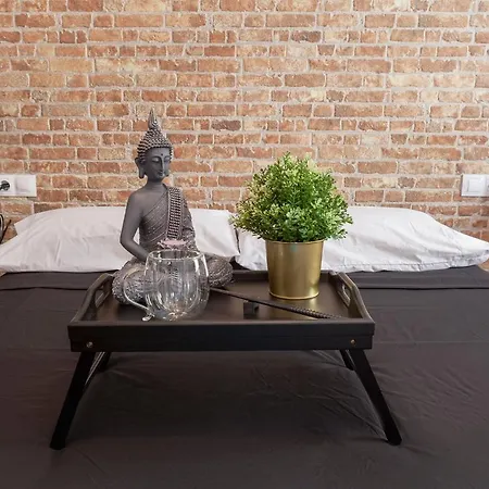 Luxury Artistic Digital Nomad 2 Bedroom W/terrace Apartment *