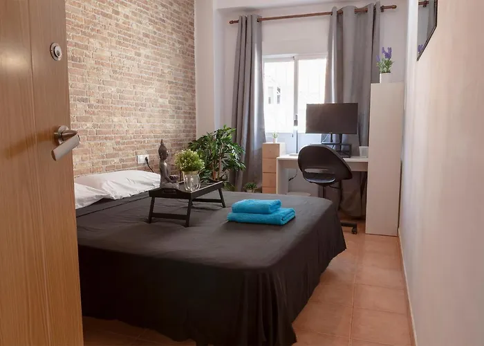 Artsy Large Getaway - 2 Bedroom W Huge Patio - Great For Families And Digital Nomads Διαμέρισμα Βαλένθια